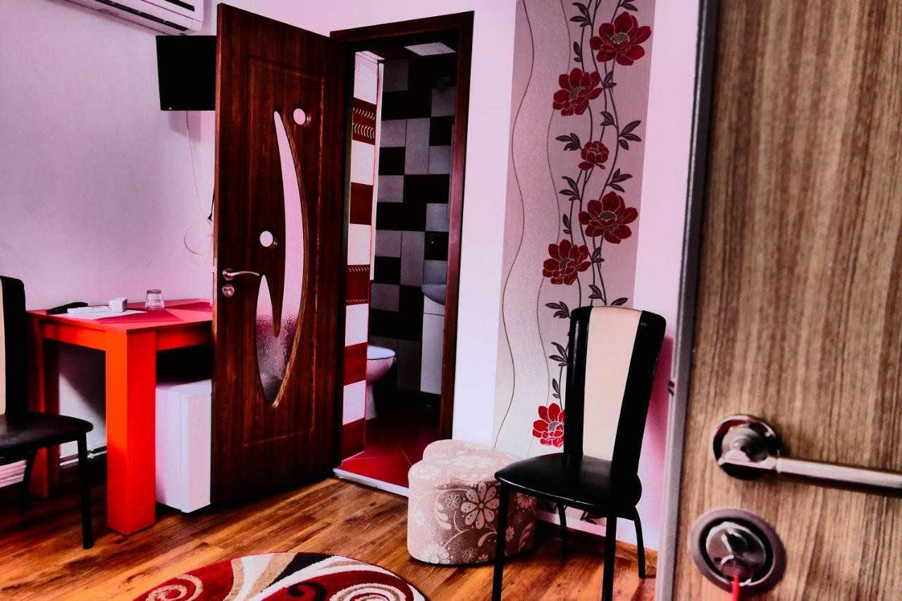 Pensiunea Roua Florilor Hotell Anina Exteriör bild