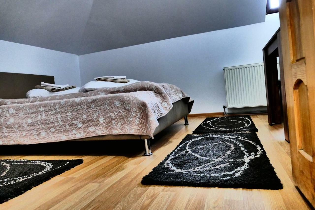 Pensiunea Roua Florilor Hotell Anina Exteriör bild
