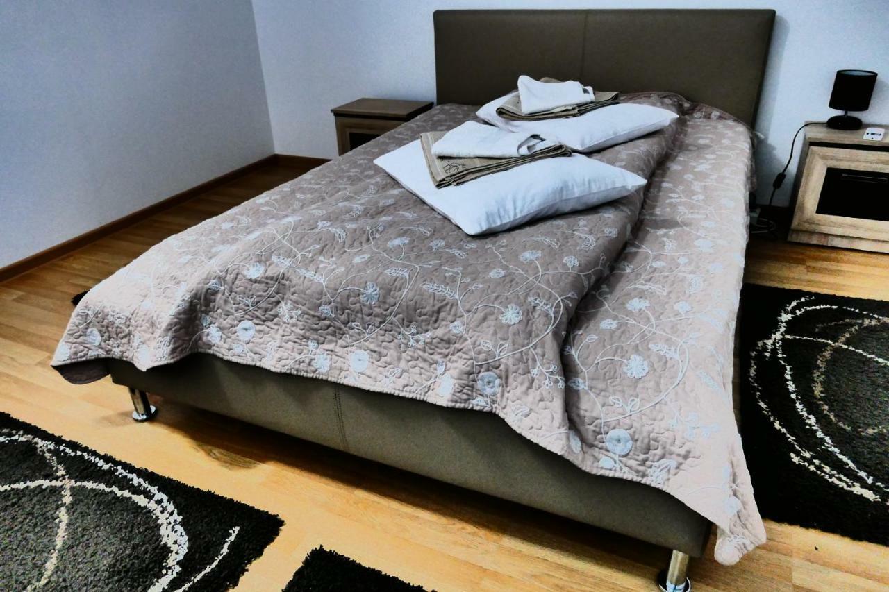 Pensiunea Roua Florilor Hotell Anina Exteriör bild