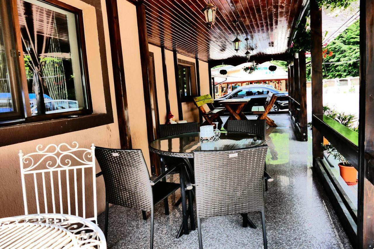 Pensiunea Roua Florilor Hotell Anina Exteriör bild