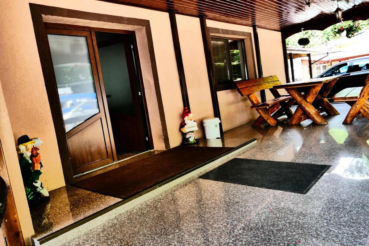 Pensiunea Roua Florilor Hotell Anina Exteriör bild