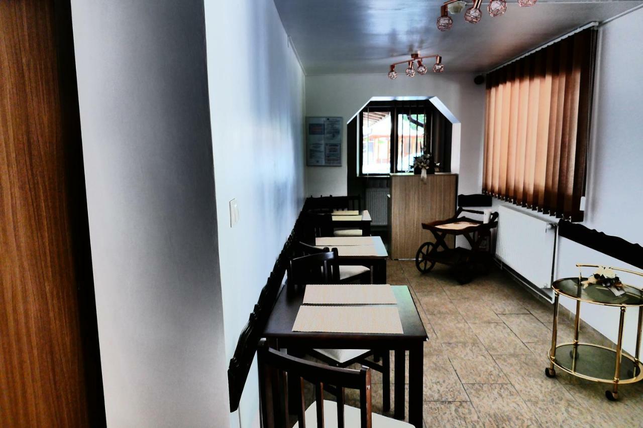 Pensiunea Roua Florilor Hotell Anina Exteriör bild
