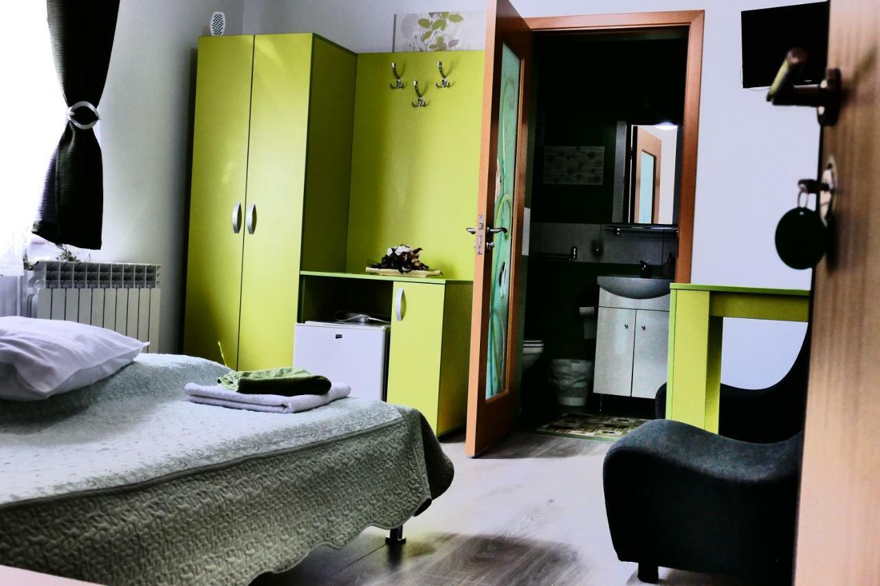 Pensiunea Roua Florilor Hotell Anina Exteriör bild